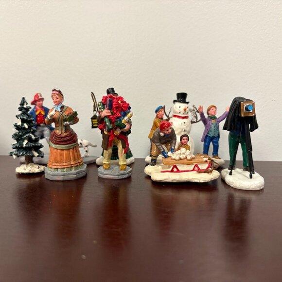 Lot Of Lemax Christmas Village Figures Accessories Good Condition (as is) - Picture 9 of 13